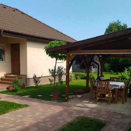 Csaba Apartman Hajduszoboszlo Exterior photo
